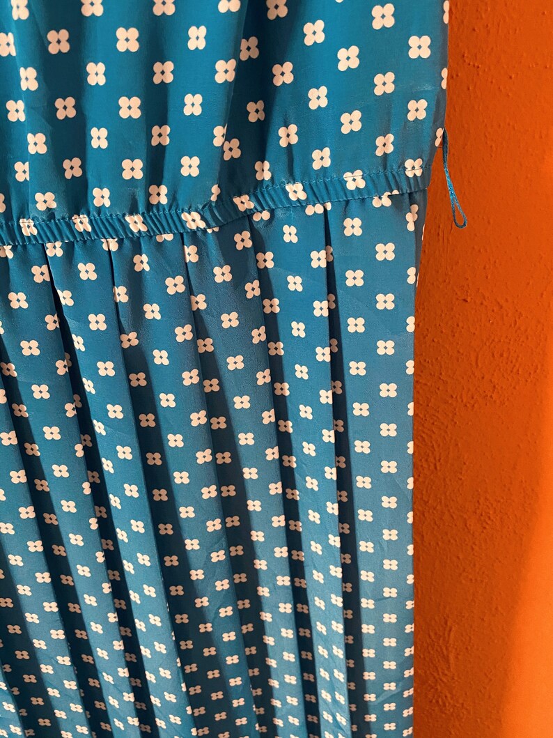 Blue Daisies Pleated Short Sleeve Leslie Fay Plus Size Dress