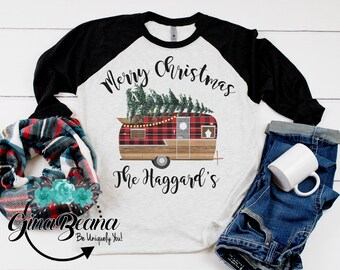 Personalisierte Vintage Anhänger Frohe Weihnachten Raglan T-Shirt, Jahrgang Camper Weihnachten Tee, Erwachsene Weihnachten RV Hemd, GinaBeana