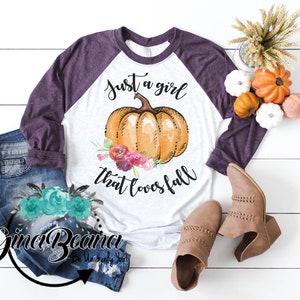 Nur ein Mädchen, das liebt Herbst lila Raglan, Herbst Kürbis und Blumen t-Shirt, Herbst Kürbis Shirt, Ginabeana