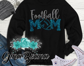 Könnte beinhalten: Schwarzes Langarmshirt mit dem Text "Football Mom" in silbernem Glitzer und einer Grafik eines Fußballs in türkisfarbenem Glitzer.