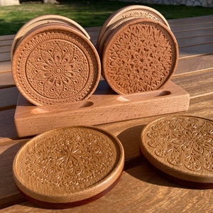 Set Untersetzer, Mandalas in edlem Holz graviert, Mandala geschnitzte Holzuntersetzer