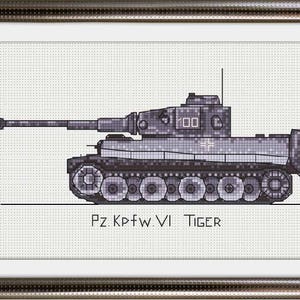 Könnte beinhalten: Ein Kreuzstichmuster eines grauen deutschen Tiger-Panzers mit dem Text "Pz.Kp.f.W.VI Tiger" darunter.