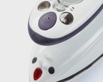 Mini Steam Iron Prym Travel Iron Portable Compact Steam Iron 110V 220V Sewing Tool Patchwork Iron Small Iron for Travel