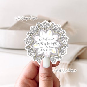 Prediker 3:11 Vinyl Mandala Sticker | Waterdichte | Jezus sticker | Christelijke sticker | Bijbelvers | Lof | Aanbidding | Liefde | God