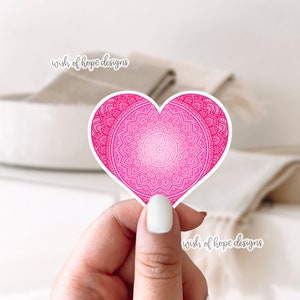 Roze hart Mandala vinylsticker | Waterdicht | Laptop | Hydrofles | Ingewikkeld | Liefde | Roze | Levendige stickers