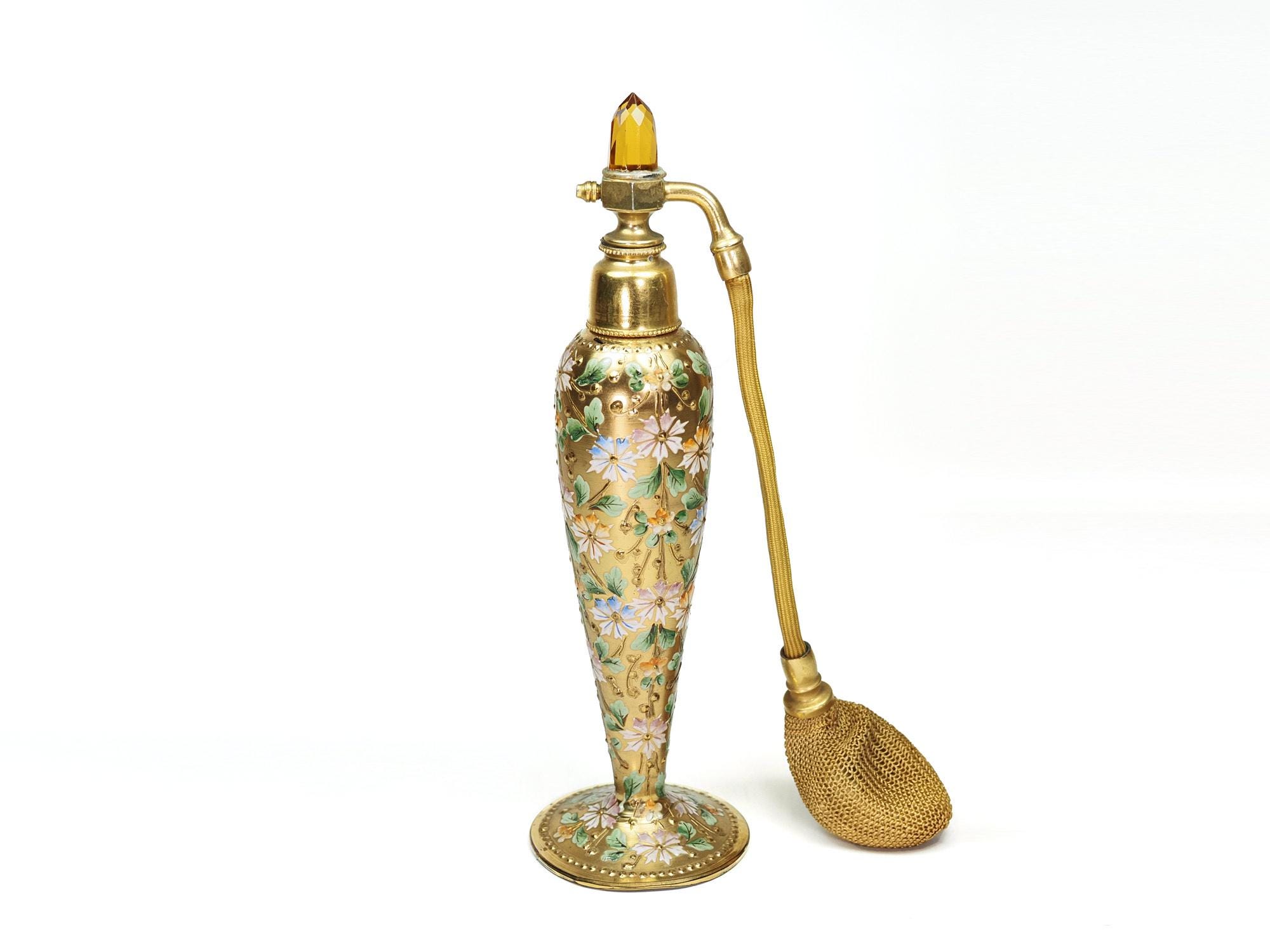 Atomizador de perfume antiguo de vidrio pintado a mano con esmalte en relieve dorado de Moser, década de 1900 aproximadamente