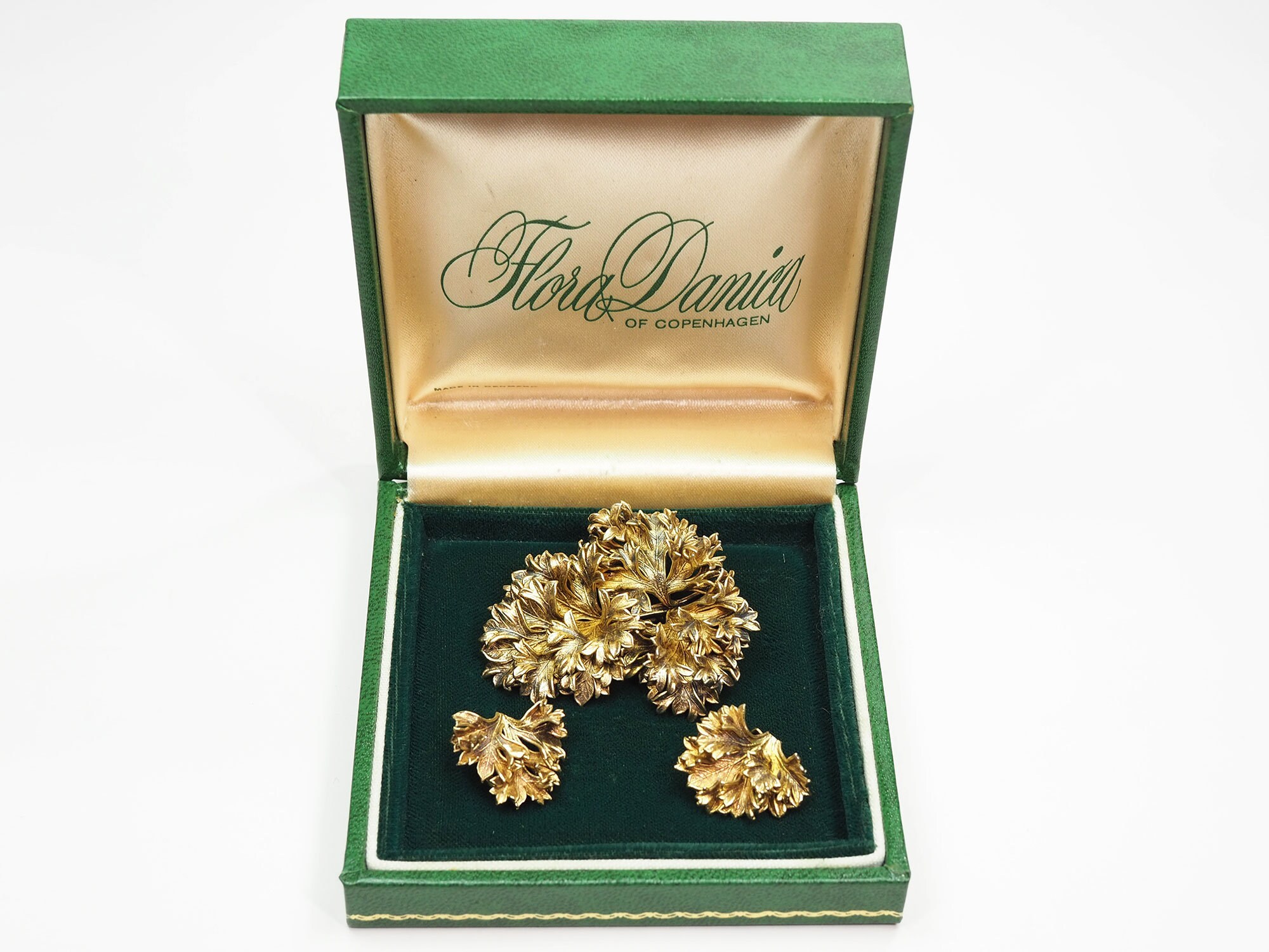 Flora danica brooch - Etsy 日本