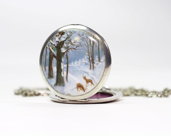 Médaillon antique en émail argenté avec paysage de forêt d’hiver miniature symbolique peint à la main - Circa années 1900