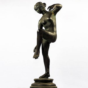 Grande sculpture italienne antique en bronze de Vénus - env. Années 1800