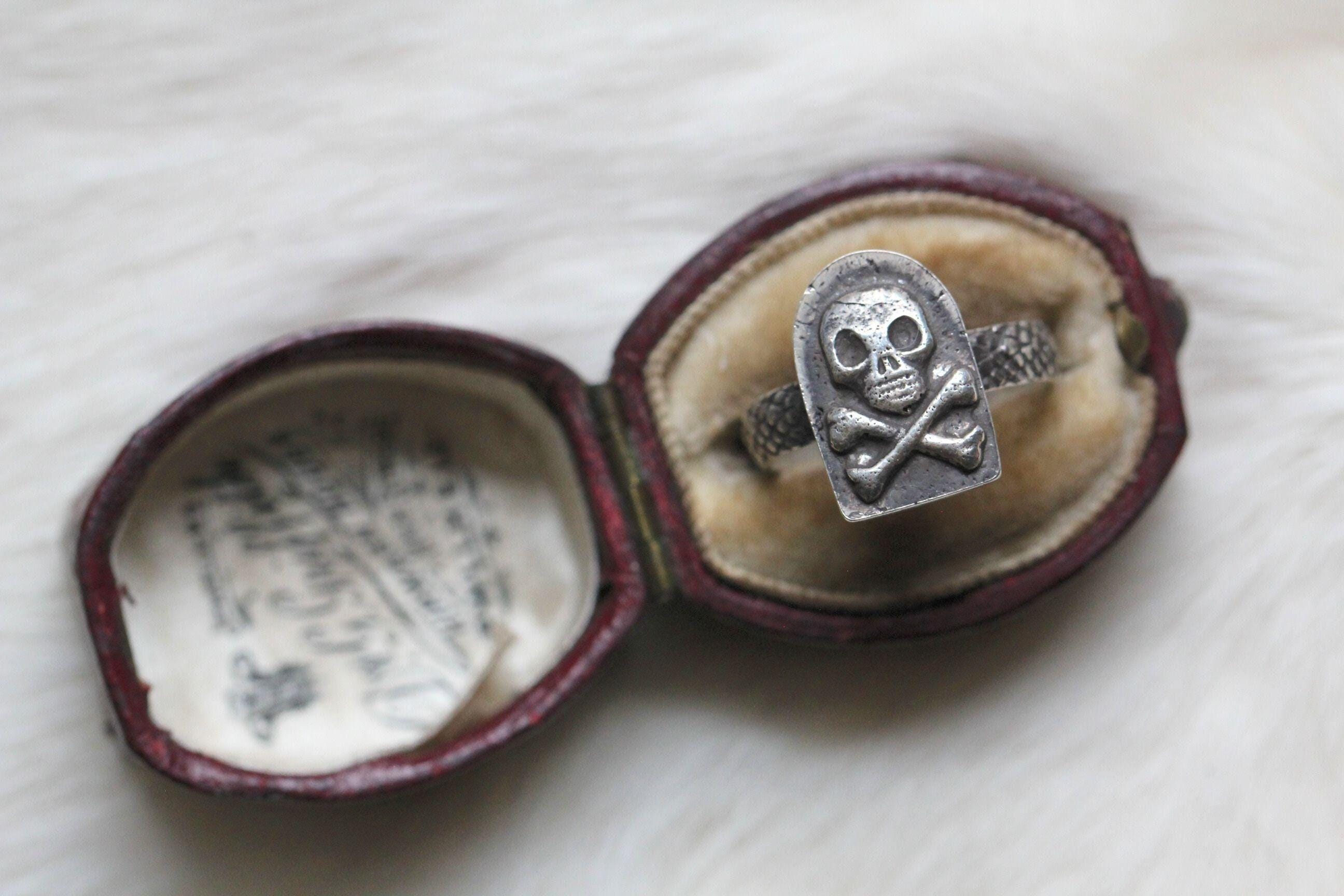 Memento Mori II - Mourning Ring, Solid Sterling Silver Skull Ring, Unisex Ring - Made to ORDER