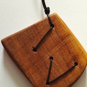 Houten hanger unieke handgemaakte recycling statement stuk