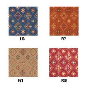 Pode incluir: Quatro amostras de tecido com padrões geométricos. As amostras são etiquetadas como F13, F17, F21 e F36. Os padrões são em tons de azul, vermelho, laranja e marrom.