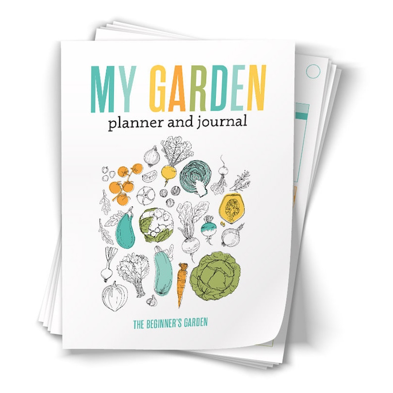 Op de afbeelding: Een witte planner en een dagboek met de titel "My Garden" in kleurrijke tekst. De omslag heeft een cirkel van met de hand getekende groenten en kruiden, waaronder tomaten, uien, wortelen en aubergines. De tekst "The Beginner's Garden" staat onderaan.