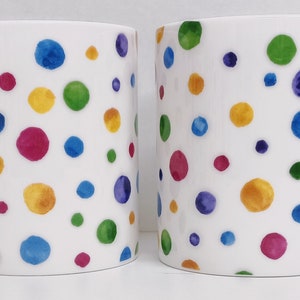 Polka Dots Painted Effect Tassen 2er Set Fine Bone China 400 ml 14 Unzen Große Balmoral Cups Multi Color Spotty Chintz Hand verziert UK