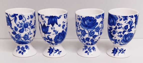 Delft Blue Eierbecher Set mit 4 Fine Bone China Blaue Blumen Eierbecher Blumeneihalter Eierbecher Hand verziert in Großbritannien