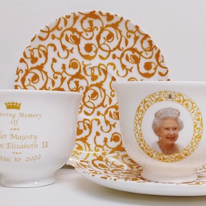 In Loving Memory Of Her Majesty Queen Elizabeth II 1926 to 2022 Set of 2 Tea Cups and Saucers Fine Bone China Hand Decorated UK