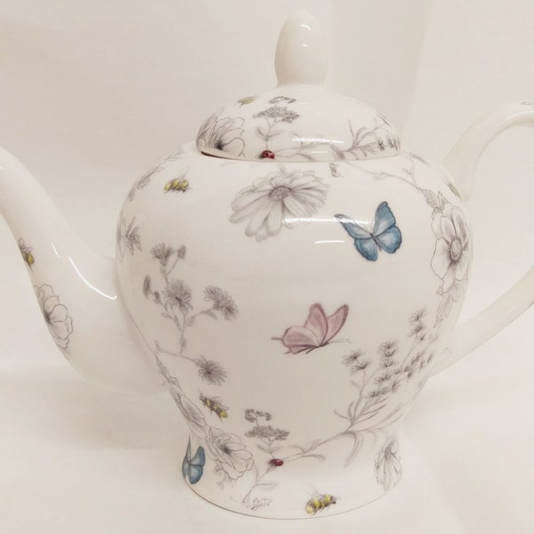 Secret Garden Teapot Fine Bone Chine 20oz Fleurs Papillons Abeilles Petite théière décorée à la main au Royaume-Uni