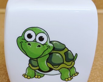 カメの貯金箱 ボーンチャイナ製 緑色のカメ かわいい貯金箱 イギリス製