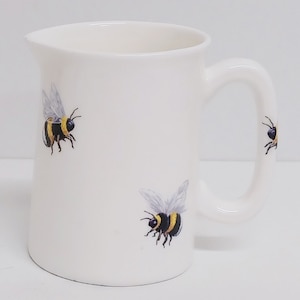 Bees Quarter Pint 142 ml Jug Fine Bone China Bumblebee Small Pitcher Hand Decorated in UK