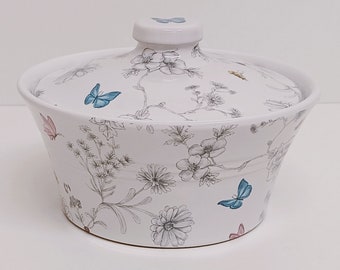 Secret Garden Casserole with Lid 500 ml 17 oz Flowers Butterflies Bees Oven to Table Dish Hand Decorated UK