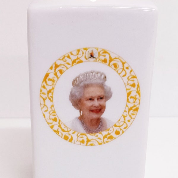 In Loving Memory Her Majesty Queen Elizabeth II 1926-2022 Candle Tealight Holder Porcelain Hand Decorated UK