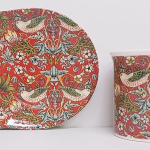 William Morris Strawberry Thief Red TV Tray Bone China Art Nouveau Birds Strawberries Mug 250 ml 8 fl oz and Tray Hand Decorated UK