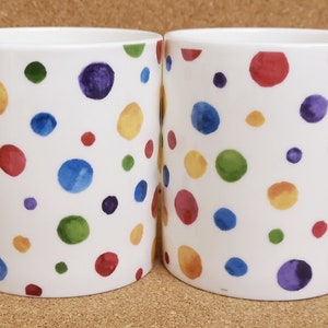 Polka Dots Painted Effect Tassen 2er Set Balmoral Multi Color Spotty Chintz Fine Bone China 9,5 Unzen 275 ml Tassen Hand verziert UK
