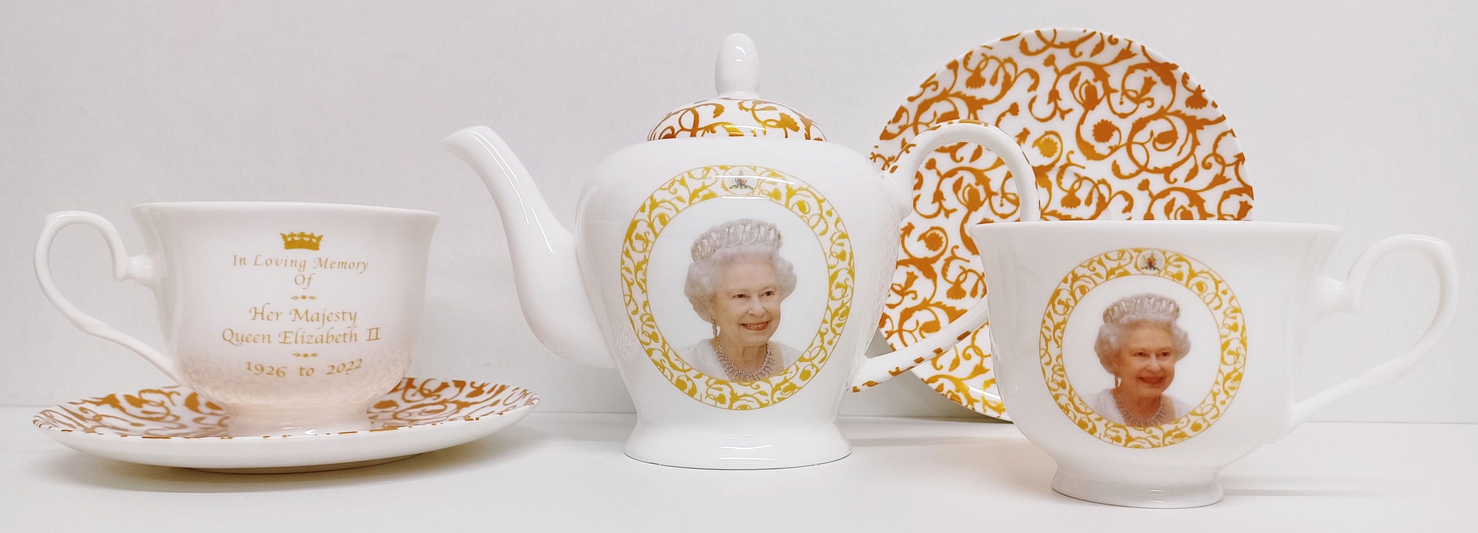 In Loving Memory HM Queen Elizabeth II 1926-2022 Tea Set Fine Bone China  Small Teapot 2 Cups 2 Saucers Hand Decorated UK -  Israel