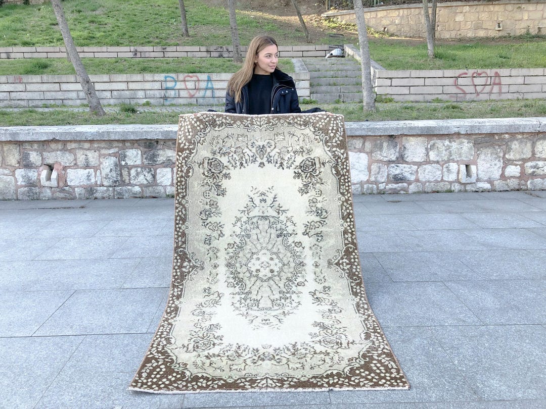 Handmade Vintage Turkish Rug: Distressed Wool Area Rug (3.90 X