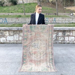 Vintage Turkish Oushak Rug: Beige Distressed Tribal Wool Rug (2.89 x 4.76 ft)