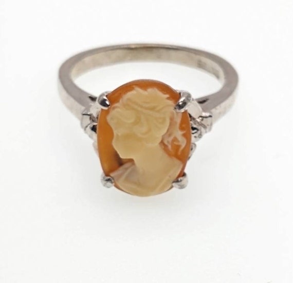 Estate cameo 18K gold ring - image 1