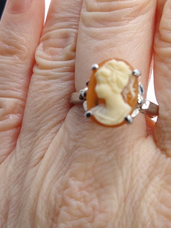 Estate cameo 18K gold ring - image 4