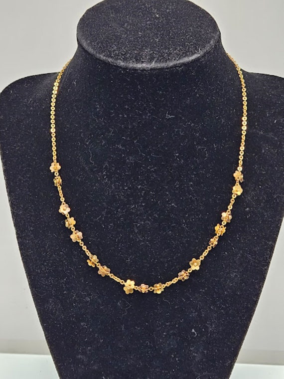 Delicate vintage flower 14K gold necklace - image 4