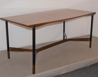 Mesa de comedor fabricada por Cantù, Italia, años 60.