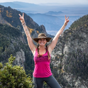 Women&#39;s Mountain Racerback Tank Top, Sandia Mountains New Mexico Shirt,Soft Cozy Breathable Poly-cotton Wicking Athletic Fit Shirt, Traverse