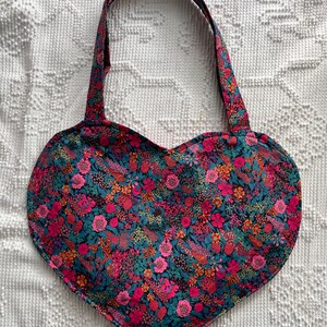 Heart Shaped Dark peach heart women's bag 2023 new creative chain
