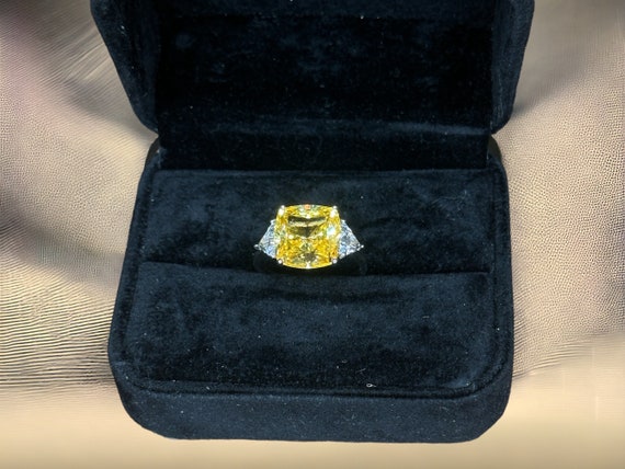 Stunning canary statement ring - image 1