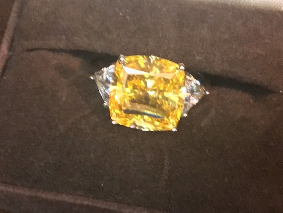 Stunning canary statement ring - image 2