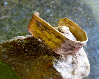 Bracelet en bronze poli, avec chaine, pièce unique.