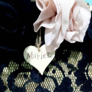Borsa donna in paglia con pizzo nero e fiori in seta