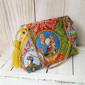 Sicilian bauletto bag with fabric Sicilian symbols, with chain strap