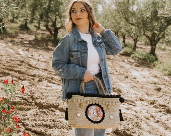 Hand-decorated rectangular Sicilian crow's nest, handmade travel bag with Sicilian swordsman, a luxury gift steeped in tradition