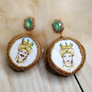 Sicilian tambourine earrings, with traditional Sicilian Moor heads, clip earrings with green crystal stone, Italian gift
