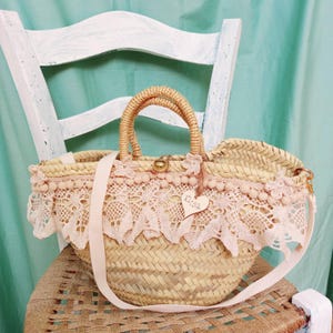 Woman straw bag with black lace and silk flowers, Sicilian coffa with handles