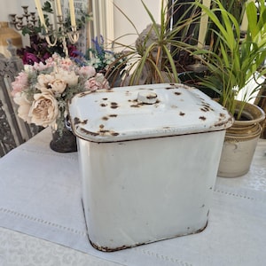 Vintage Enamel Bread Bin | Bread Bin | Enamel Kitchen Storage | Enamel | Kitchenalia | Rustic | Farmhouse Rustic Kitchen Storage |