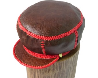 Sombrero de cuero hecho a mano para locomotoras, corona de cuero rasta, gorra de cuero de lujo marrón oscuro y rojo, serie Icon - Borde ajustado a 60 cm (artículo 435)