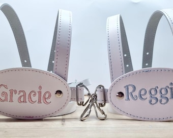 Rênes de sécurité pour tout-petit en cuir italien blanc (personnalisation brodée gratuite) avec surpiqûres bleues ou roses