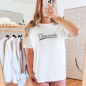 Venezuelan Shirt Venezuela Flag Vintage Comfy Shirt Bandera Venezuela Gift for Venezuelan Family Proud Latino Comfort Colors Crewneck Tee
