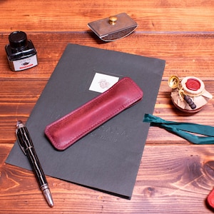 Single Fountain Pen Sleeve in Bordeaux Pueblo Italian Leather.  Leather pen case, personalized gift, pen holder.