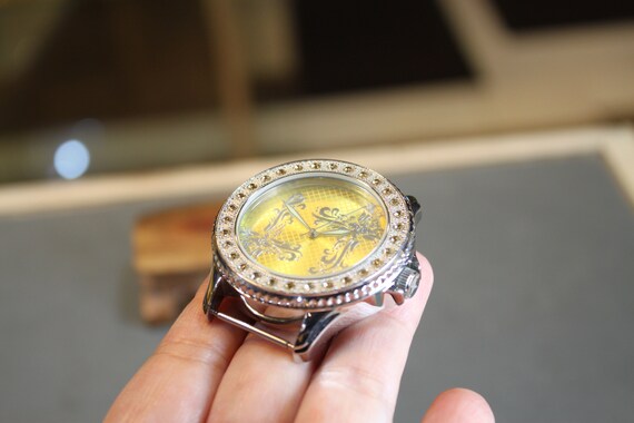 Smartwatch clearance sale hot sale